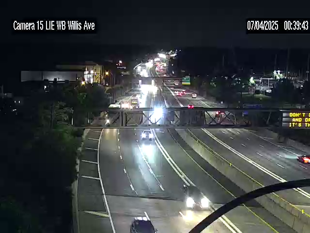 Traffic Cam I-495 at Willis Ave - Westbound