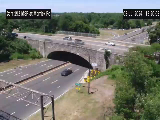 Traffic Cam MSP between M10 and M9 (at Merrick Rd. Interchange) - Northbound