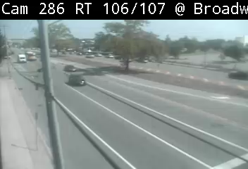 Traffic Cam NY106/107 at Mid Island Plaza