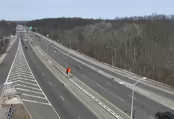 Traffic Cam I-295 at Union Turnpike - Southbound