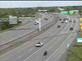 Traffic Cam I-290 between Exit 3 (Niagara Falls Boulevard) and Exit 4 (I-990 Interchange) - Westbound
