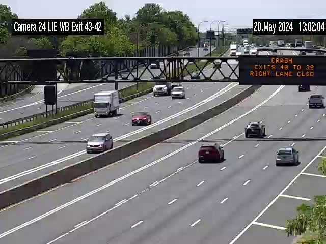 Traffic Cam I-495 at South Oyster Bay Road - Westbound