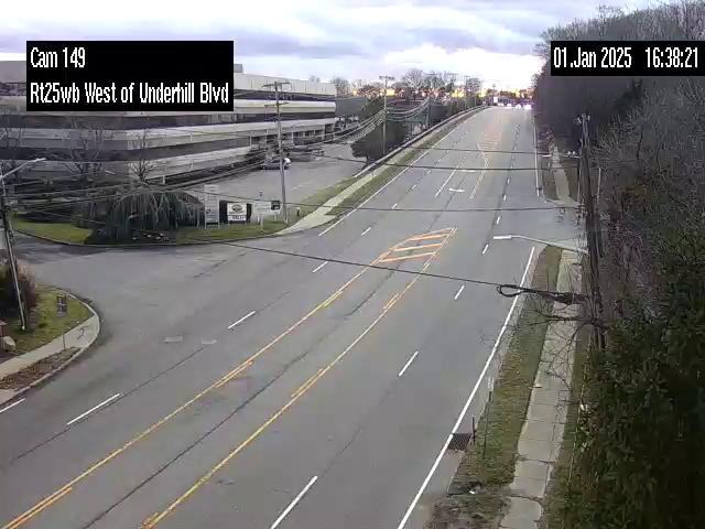 Traffic Cam NY 25 at Underhill Blvd - Westbound