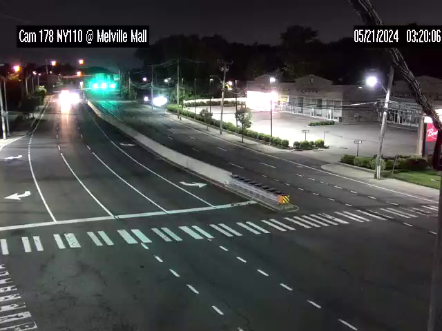 Traffic Cam 110 at Melville Mall South Driveway - Northbound