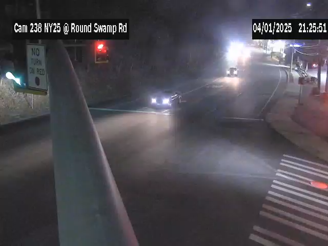 Traffic Cam NY 25 at Round Swamp Road