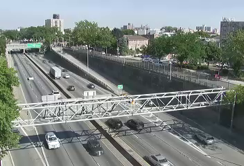 Traffic Cam I-95 at Wood Avenue - Southbound