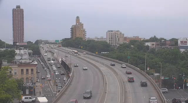 Traffic Cam I-278 at Between 6th 7th Avenue - Eastbound