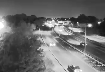 Traffic Cam 907M at Roosevelt Avenue - Southbound