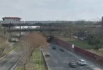 Traffic Cam 907M at Roosevelt Avenue - Southbound