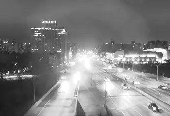 Traffic Cam I-495 at Queens Blvd - Southbound