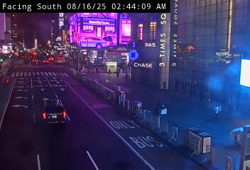 Traffic Cam 7 Avenue @ 43 Street - Westbound