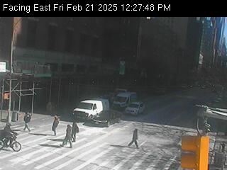 Traffic Cam 9 Avenue @ 57 Street - Westbound