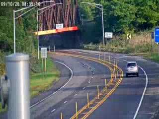 NY-370 east of Railroad Bridge (Parkway)