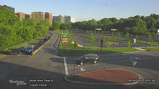 Traffic Cam Bronx River Parkway at County Center