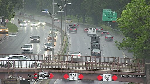 Traffic Cam Bronx River Parkway at Yonkers Avenue - Northbound