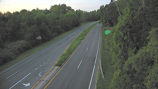 Traffic Cam Bronx River Parkway at Parkway Homes Rd - Southbound