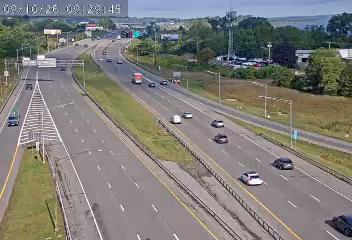 I-690 west of Exit 13 (Hiawatha Blvd)