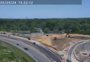 Traffic Cam I-81 north of Exit 29 (I-481) - Southbound