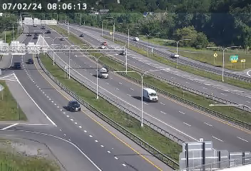 Traffic Cam I-690 east of Exit 16 (Thompson Rd) - Eastbound