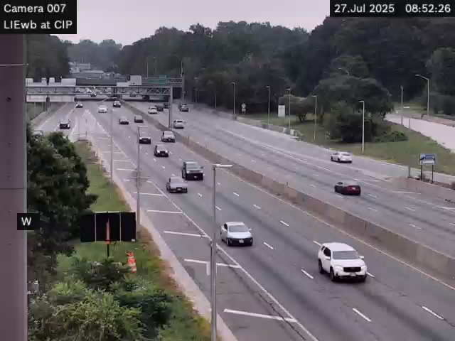 Traffic Cam I-495 at Cross Island Pkwy. - Westbound