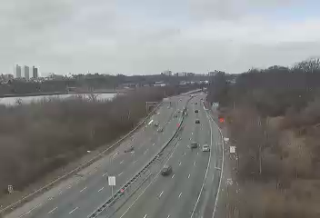 Traffic Cam I-678 at 73rd Terrace - Northbound