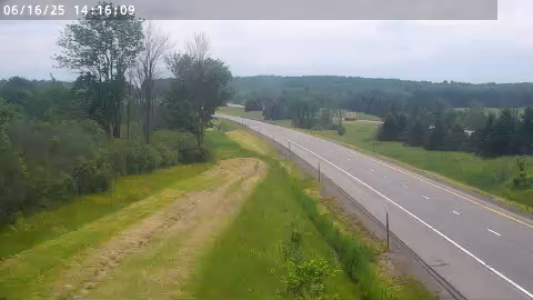 Traffic Cam I-81 south of Exit 36 (Pulaski) - Northbound