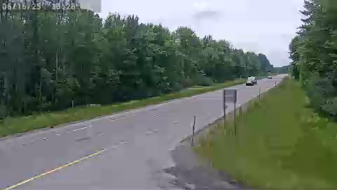 Traffic Cam I-81 south of Exit 37 (Sandy Creek) - Northbound