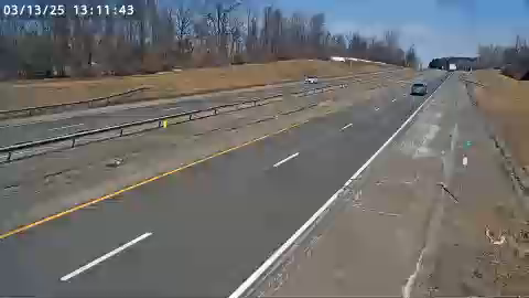 Traffic Cam I-81 south of Exit 15 (Lafayette) - Northbound