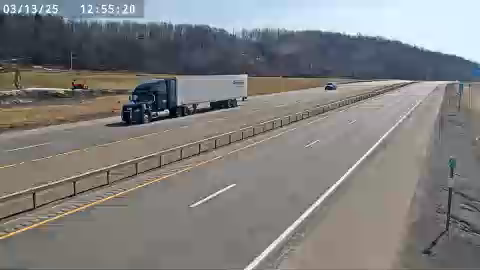 Traffic Cam I-81 north of Exit 14 (Tully)