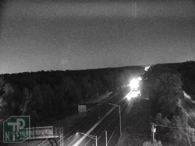 Live snapshot from MM 001.2 North of Delaware Memorial Bridge (Carneys Point Twp)